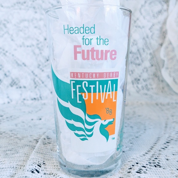COLLECTIBLE OFFICIAL 1988 KENTUCKY DERBY FESTIVAL GLASS PEGASUS  DRUG EMPORIUM - Picture 1 of 12
